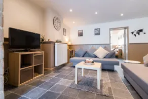 Enjoy Bruges Spacious Damse Vaart Apartment - Image 2