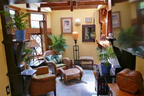 Cozy Banana Cabana w/ soaking tub heated floors in secluded garden - Image 2
