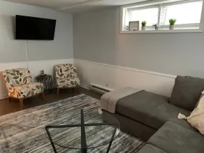 Quiet cozy apartment, private laundry, great spot! - Image 2