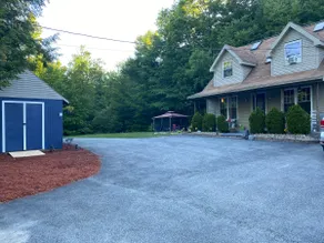 Saratoga Rental at lake 20 minutes from track. - Image 2