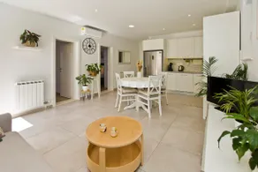 Two bedroom apartment with sea-view, parking, close to center of Hvar - Image 2