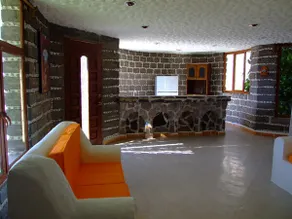 Mediterranean-style bungalow next to the pool - Image 3