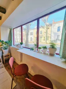 Cozy home with courtyard, walk to city center - Image 2