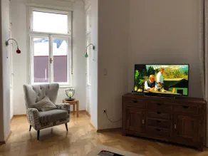 Centrally located apartment in old building - Image 4