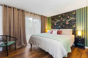 Luxury Living - Kirkland Stylish Home - Prime Spot - Image 4