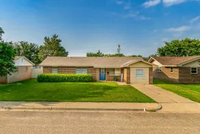 The Hornet Hive~3BR, 2BA~Pool Table~Fun~Clean! - Image 2