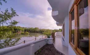 Charming Equipped Deluxe Apartment with Lake Views - Image 2