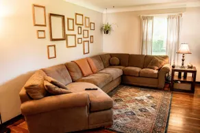 Cozy 2-Bedroom Home in quiet neighborhood. - Image 5