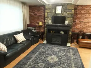 Charming family-style 4BR 2BA house 10 min to city - Image 3