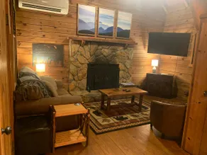 Calming Creekside Cabin - Image 3