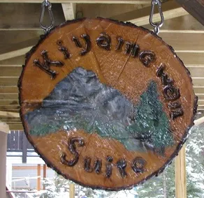 Purely Canadian Mountain Retreat Sleeps 4 - Image 4