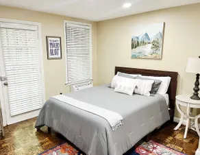 Charming Garden-Level Guest Suite in Heart of Capitol Hill - Image 4