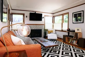 Stylish Vintage Retreat: Art+Vinyl+Fenced Yard+BBQ - Image 3