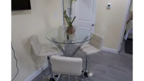 Spacious Comfortably 2 Bedrooms Apartment - Image 3