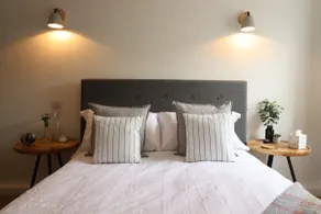 Stylish central cottage with wood burner - Image 3