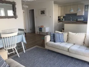 Luxury apartment right on the seafront. Sleeps 4. - Image 4