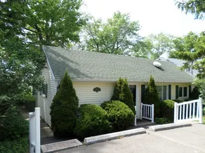 Magnolia Lakeside Cottage - Image 3