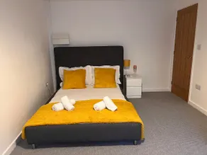 Superb modern flat in Northampton, parking &EV - Image 2