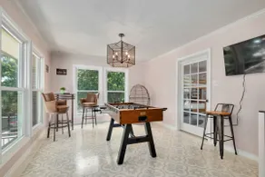 Sleep 16. Mid-term rent avail. Commercial parking. - Image 3