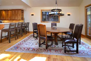 Walk to town! 4 King Beds! 4.5 baths! - Image 4