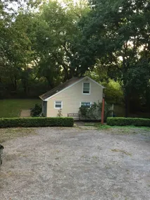 Charming 1850 cottage near town - Image 2