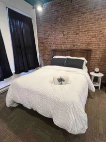 Studio Apt in the Village - Image 2