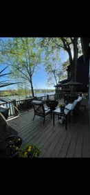 Beautiful 4 Bedroom River Front House in Downtown - Image 2