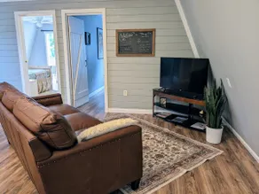 Starry Artsy Garage Loft - Image 3