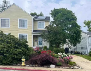 Adorable home steps from Navy stadium! - Image 2
