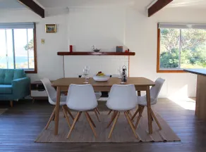 BICHENO BEACH BUNGALOW: Beautiful Waterfront Pad! - Image 4