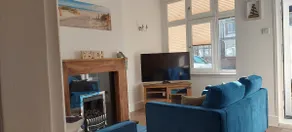Cheerful seaside 2 bedroom house with driveway - Image 3