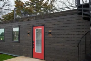 The Merlot House-Container Home 12 min to Magnolia - Image 2