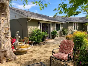 Private Cottage, Country Setting Close to Plaza - Image 2