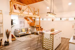 <Modern Cabin in the City> By D&D Vacation Rental - Image 5