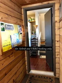 Studio, ten minutes from airport, & walk to trails - Image 4