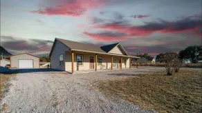 DOUBLE DOWN SUITE : Unit A       Casino Retreat & Pickleball court - Image 3