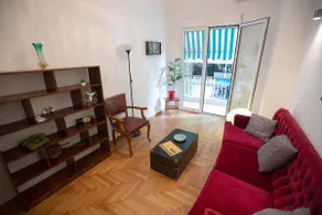 Fabulus artistic apartment 2 rooms in Athens - Image 4