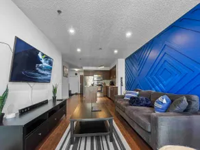 Spacious Luxury Condo w. Free Parking in Toronto! - Image 5