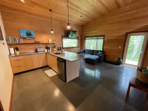 Salty Cedars Guest Suite | 2 mins to trails/beach - Image 5
