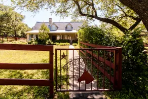 Red Fence Farm Guest House - Image 2