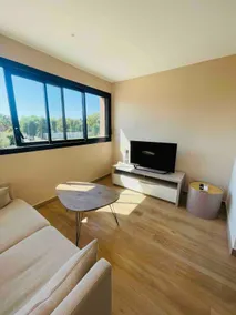 Air-conditioned 2-room in new villa, private parking - Image 2