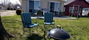 Lakefront Retro Cottage - Image 4