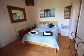 The St Clares Hideaway is a couples retreat with sea view - Image 4