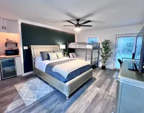 Stunning Private Room with Private Outdoor Entry - Image 3