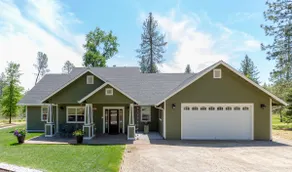 Luxurious Yosemite Mountain Home , Spa, Pool, Miniature Ponies! and Gameroom - Image 2