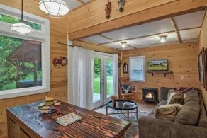 The Little Red Barn In The Woods w/hot tub. - Image 5