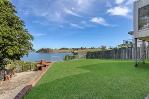 The Point - Spacious Waterfront Escape - Image 2