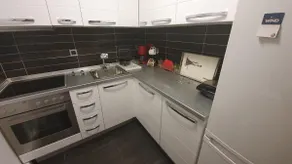 City Center Comfortable Studio Apartment - Image 4