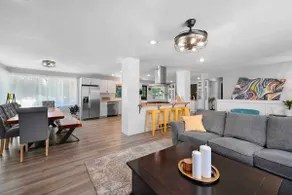 Large custom home within walking distance to lake - Image 5