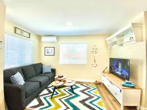 SoCal Daze, a Cozy Bungalow + Parking, Patio, BBQ - Image 4